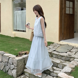 浅蓝色蕾丝背心网纱半身裙套装女夏2025新款ootd穿搭超好看两件套图片