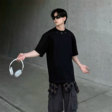 黑色