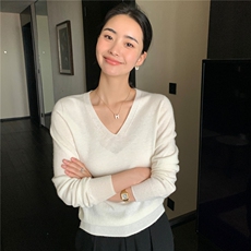 奶白色