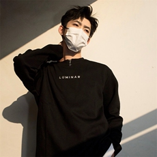 明星私服美式潮流打底垫肩款打底金属星星设计内搭T恤P50，男装T恤，电商B319