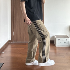 卡其色