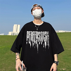 黑色