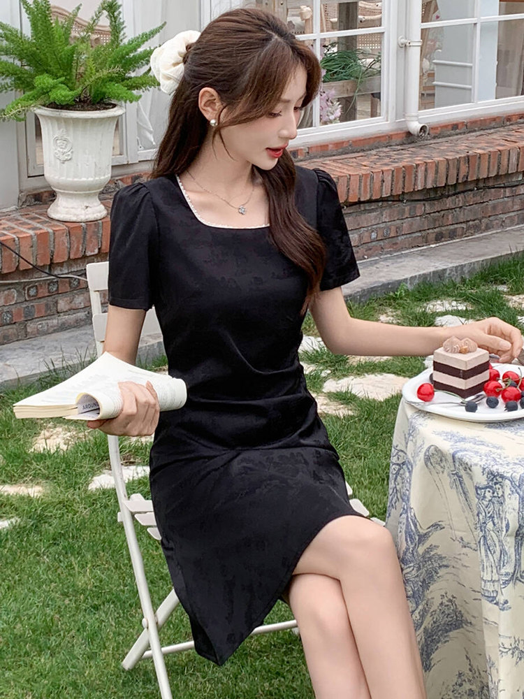 2025年夏季新款时尚舒适飘逸修身方领提花连衣裙,女装连衣裙,超帛