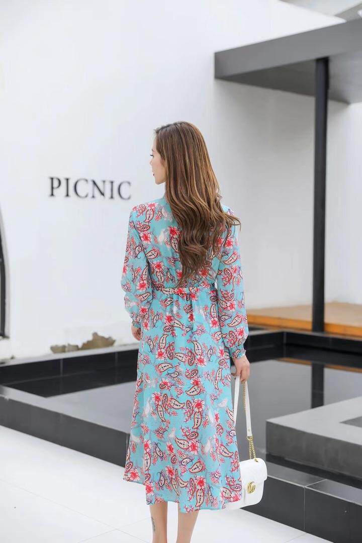 春季碎花连衣裙，女装连衣裙，蓝芝衣秀