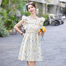 碎花小飞袖少女感连衣裙女夏2025新款小个子甜美减龄宽松娃娃裙子，女装连衣裙，魅影