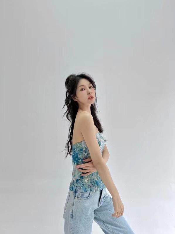 蓝色油画抹胸上衣，抹胸，HE