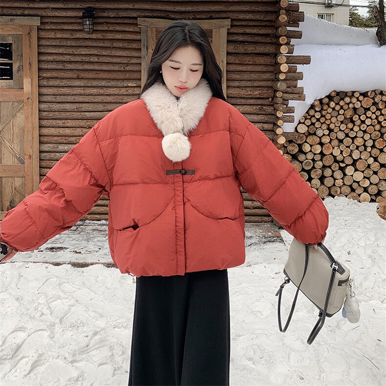 现货甜美盘扣配狐狸毛围脖羽绒服2C236-T008-P260-K358,女装羽绒服,2C236