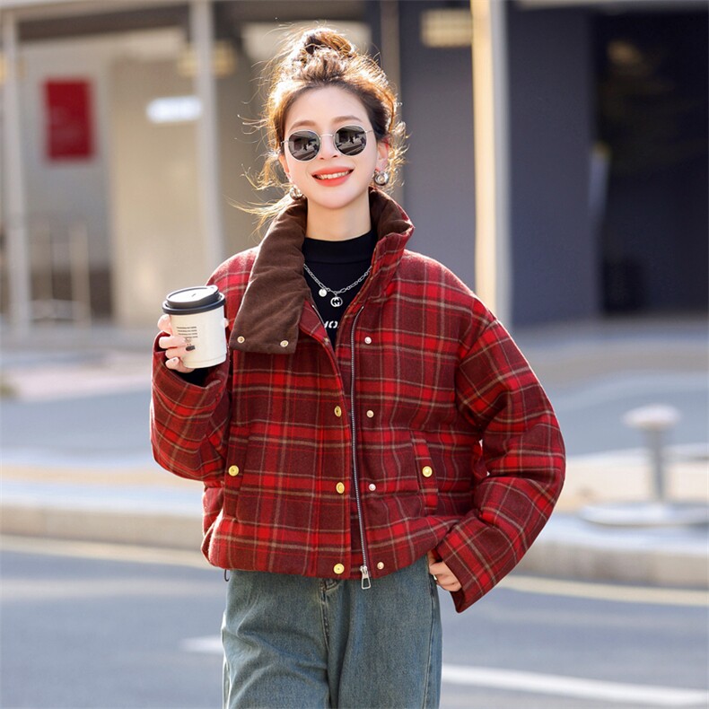 小香风红色格子短款羽绒服女2024冬季新款小个子立领白鸭绒面包服,女装羽绒服,意芙