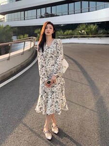 2022秋季新款收腰显瘦印花大花鱼尾裙摆连衣裙,女装连衣裙,荷塘月色