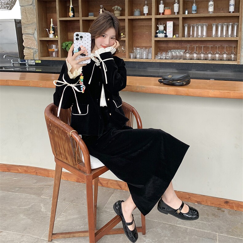 现货法式小香风丝绒套装裙女2025年新款蝴蝶结短外套半身裙两件套图片
