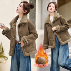 皮毛一体羊羔毛外套女2025秋冬新款小个子加厚牛角扣短款加厚外套，女装羊羔毛/颗粒绒，拾衣