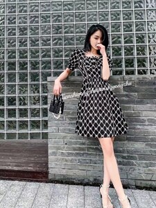 刺绣订珠连衣裙图片