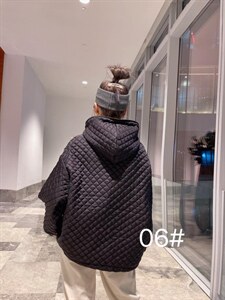2021冬季羽绒套头带帽格子上衣图片