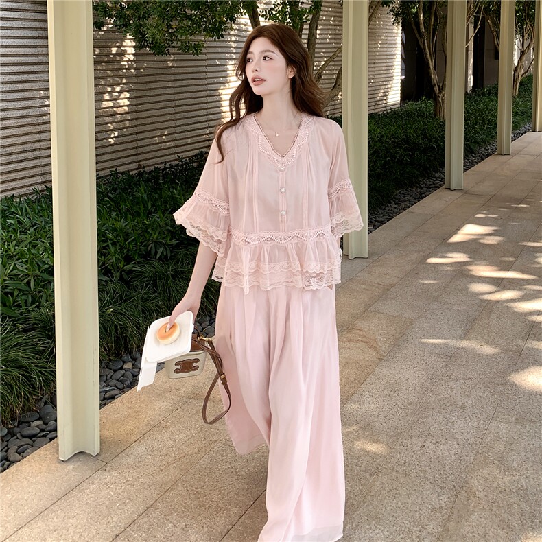 粉色洋气温柔套装女2026夏新款喇叭袖蕾丝拼接上衣阔腿裤裙两件套,女装套装/套裙,衣秀之家