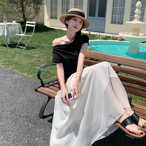 法式纯欲风高级感假两件连衣裙女2025夏季新款露肩掐腰黑白长裙子图片