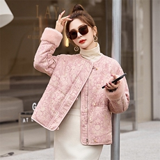 新中式国风羽绒服女2024冬季新款小个子今年流行漂亮短款粉色外套，女装羽绒服，伊仟回