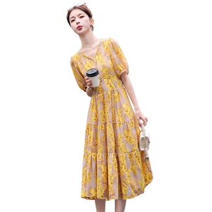 洋气减龄碎花显瘦连衣裙女2025夏季新款范遮超仙森系法式过膝长裙图片