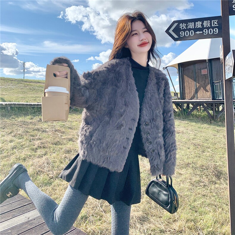 灰色羊羔毛外套女冬季小个子高级感穿搭时尚洋气短款皮毛一体大衣,女装皮草,欣美人