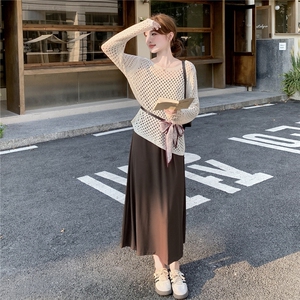 时尚镂空针织罩衫连衣裙套装女2025早秋新款咖色吊带裙叠穿两件套图片