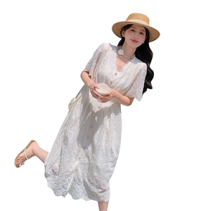 白色蕾丝连衣裙女夏2025新款法式收腰显瘦爆款流行绝美长裙小个子图片