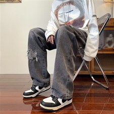 黑色