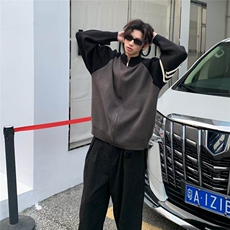 黑拼深灰