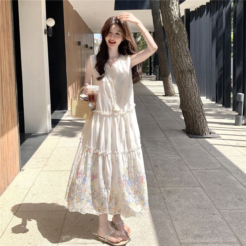 重工刺绣系带无袖连衣裙女2025年夏季新款海边度假风宽松绝美长裙,女装连衣裙,2C201
