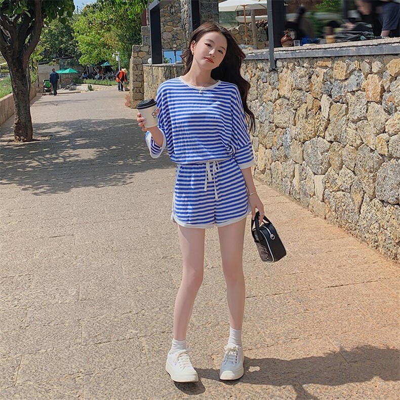 韩版休闲蓝色条纹上衣短裤两件套女2025夏新款宽松运动风减龄套装,女装套装/套裙,2C088