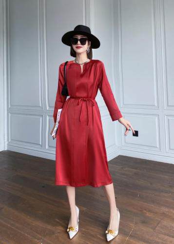 【现货】秋季新款-小V连衣裙，女装连衣裙，陆氏青云