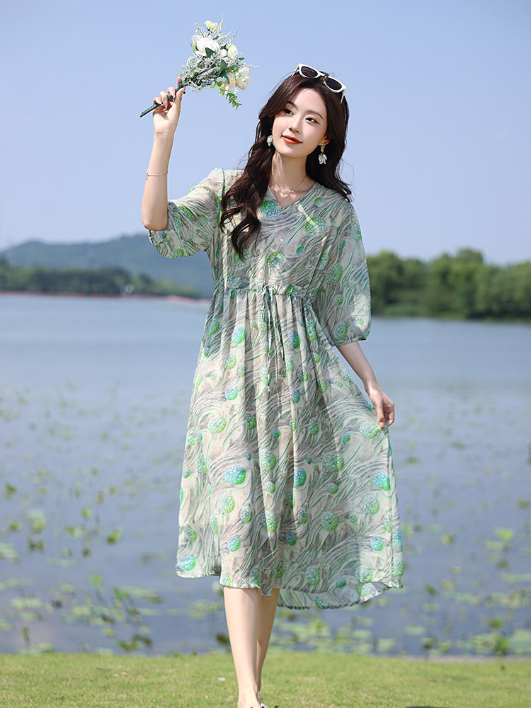 高端时尚V领碎花天丝雪纺连衣裙女2025夏季新款宽松显瘦度假裙子,女装连衣裙,凝聚力