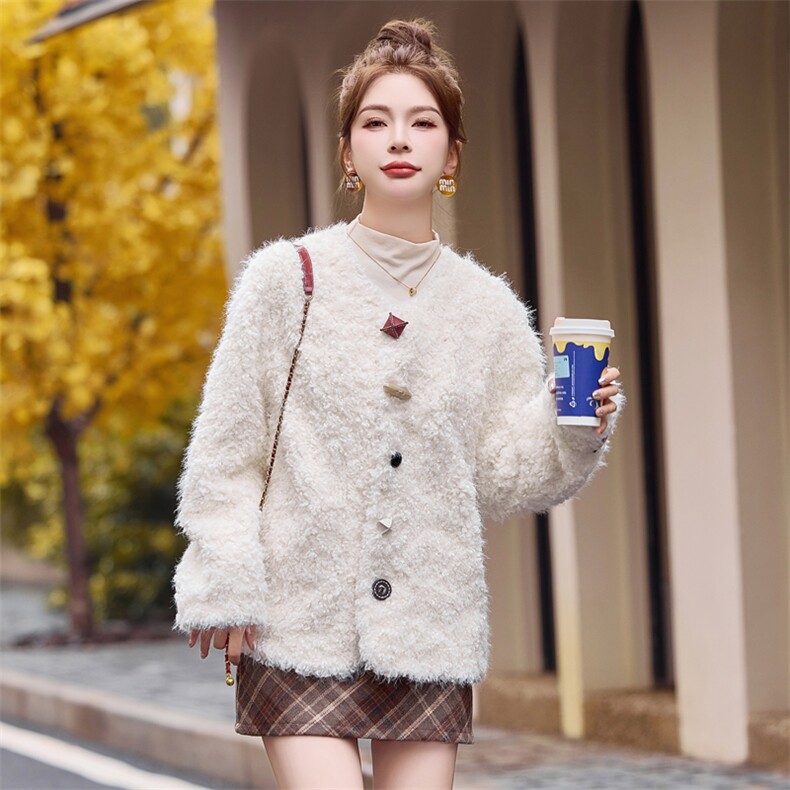 皮毛一体长袖甜美单排多扣V领纯色宽松优雅外套,女装羊羔毛/颗粒绒,微微衣阁