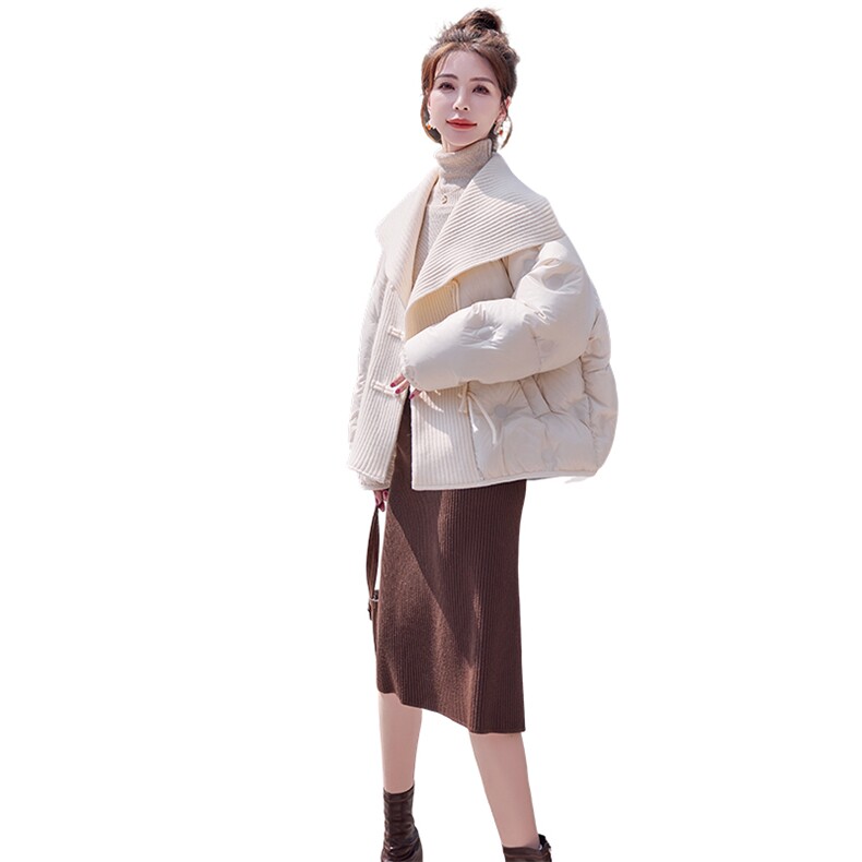 现货BAO织拼接大翻领羽绒服女2023冬季新款盘扣95白鸭绒外套,女装羽绒服,仟媚宠