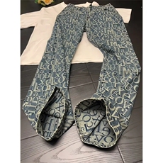 浅蓝色
