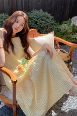 少女感减龄黄色连衣裙女2025夏季新款法式超好看度假风无袖背心裙，女装连衣裙，2C258