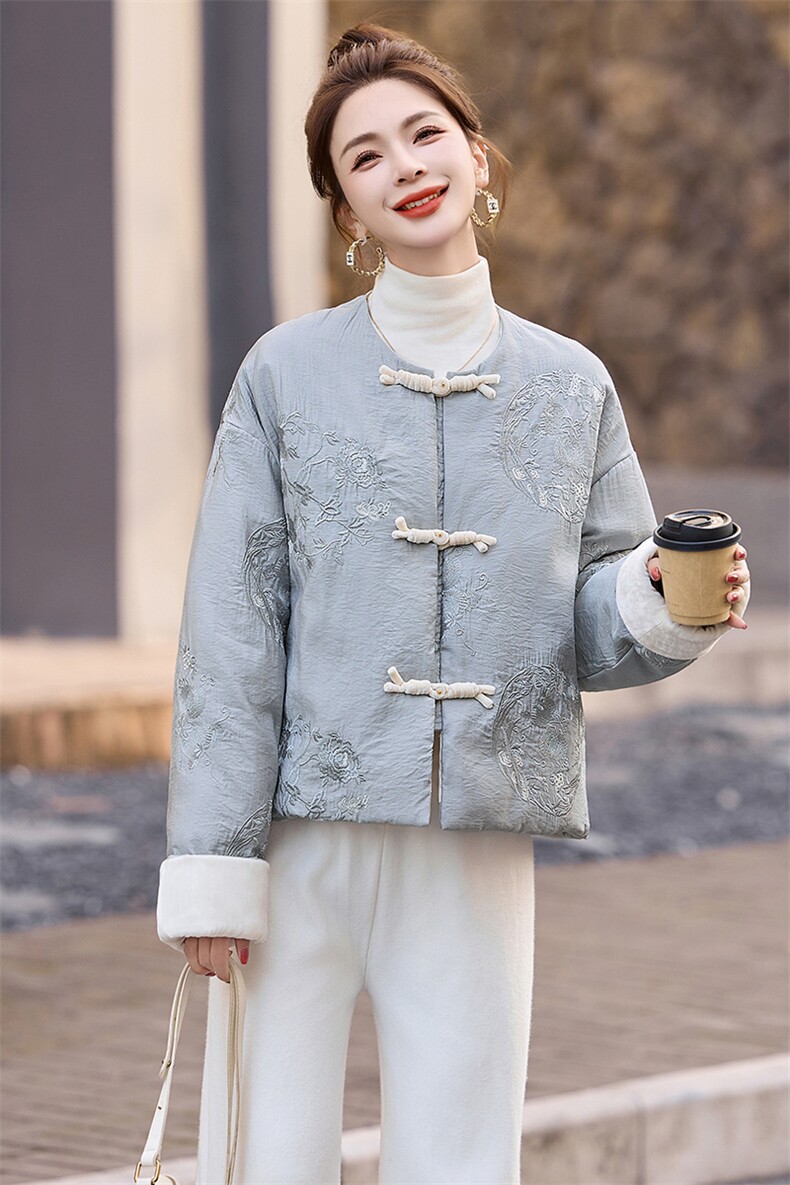 新中式g风刺绣羽绒服女2024冬季新款复古盘扣白鸭绒短款外套,女装羽绒服,曼娅璐