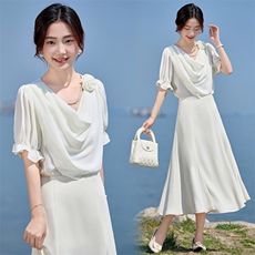 2025年夏季时尚气质V领立体花百搭减龄上衣，女装衬衫，火爆靓佳人