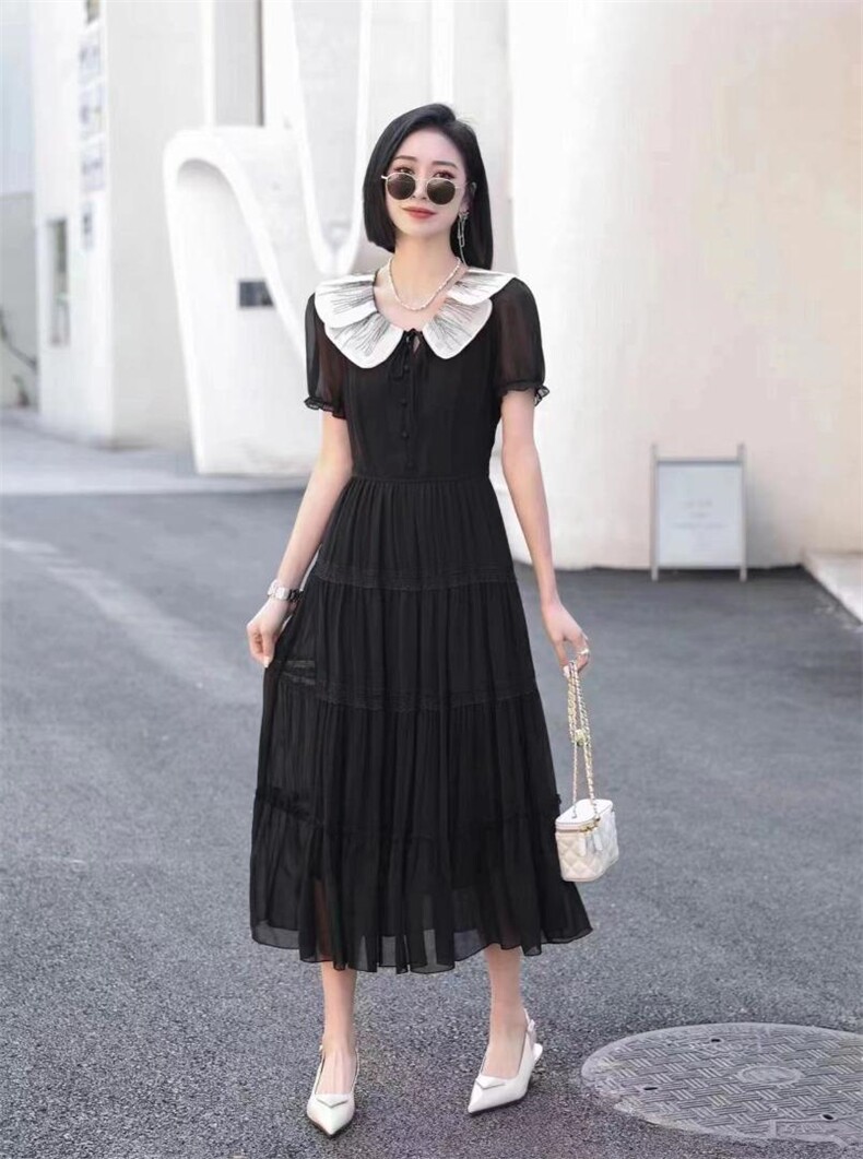 [现货]刺绣娃娃领收腰款连衣裙，两色、三码，女装连衣裙，依柏璐(1F)