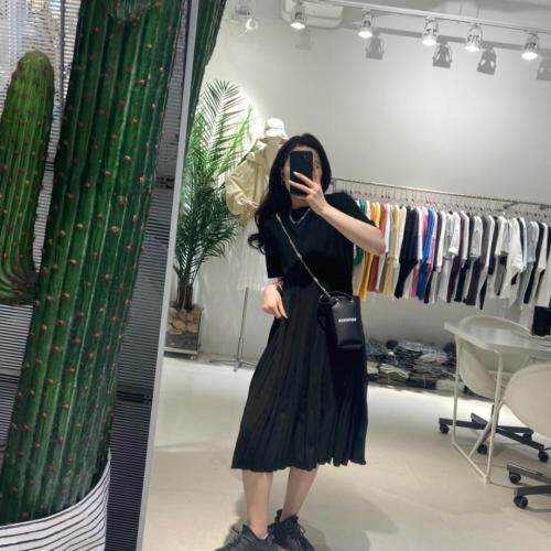 休闲时尚款式，女装，凡木