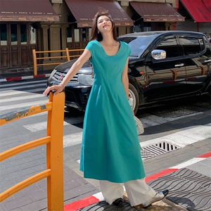 法式复古气质简约圆领连衣裙女2025夏季新款韩版收腰显瘦甜美长裙图片