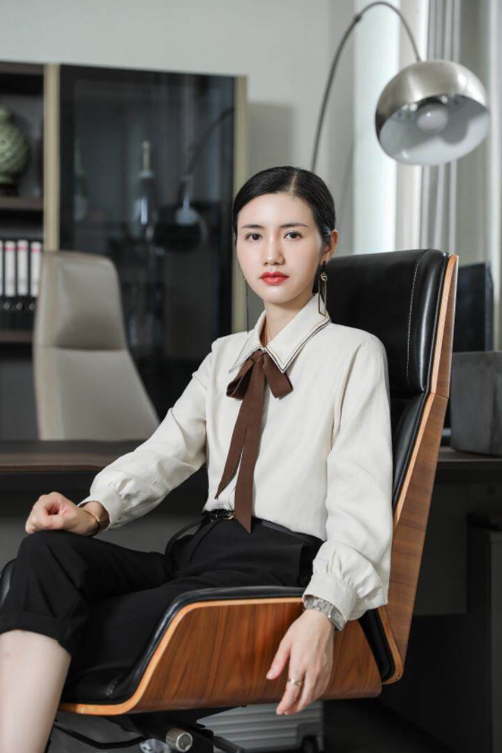 2021冬季领口绣花简约气质款，其它，咔绣