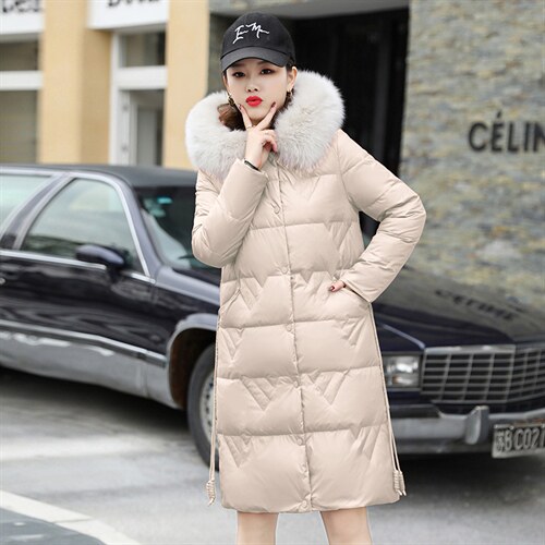 羽绒服新款2022年冬季女装时尚大气修身中款长白90%鸭绒大真毛领，女装羽绒服，时尚俏佳人