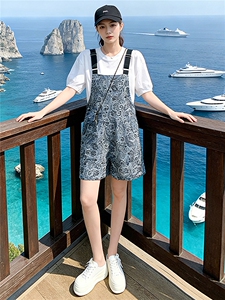 女夏季新款时尚运动休闲套装宽松显瘦减龄圆领上衣背带短裤两件套图片