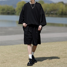 黑色