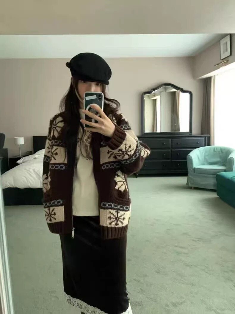 2025年秋季长袖粗针提花雪花外套，女装针织衫/毛衣，织己羊绒