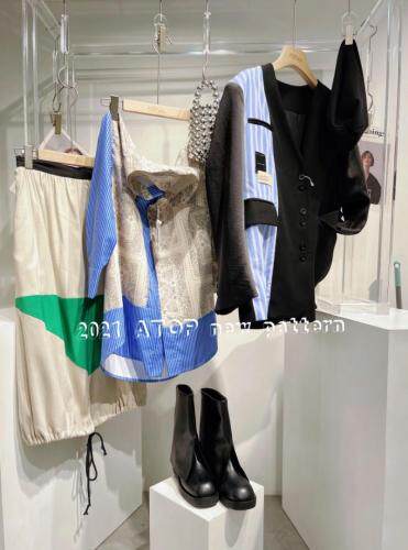 ATOP.LADY ATOPLADY120195