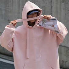 粉红色