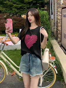 专柜撤回正品女装剪标清仓一线品牌绿色爱心印花短袖正肩t恤潮ins图片