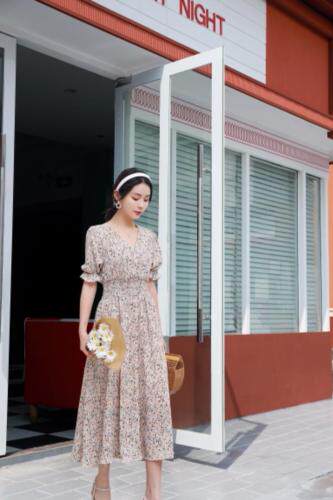 夏季新款韩版碎花连衣裙，女装连衣裙，裳之恋语