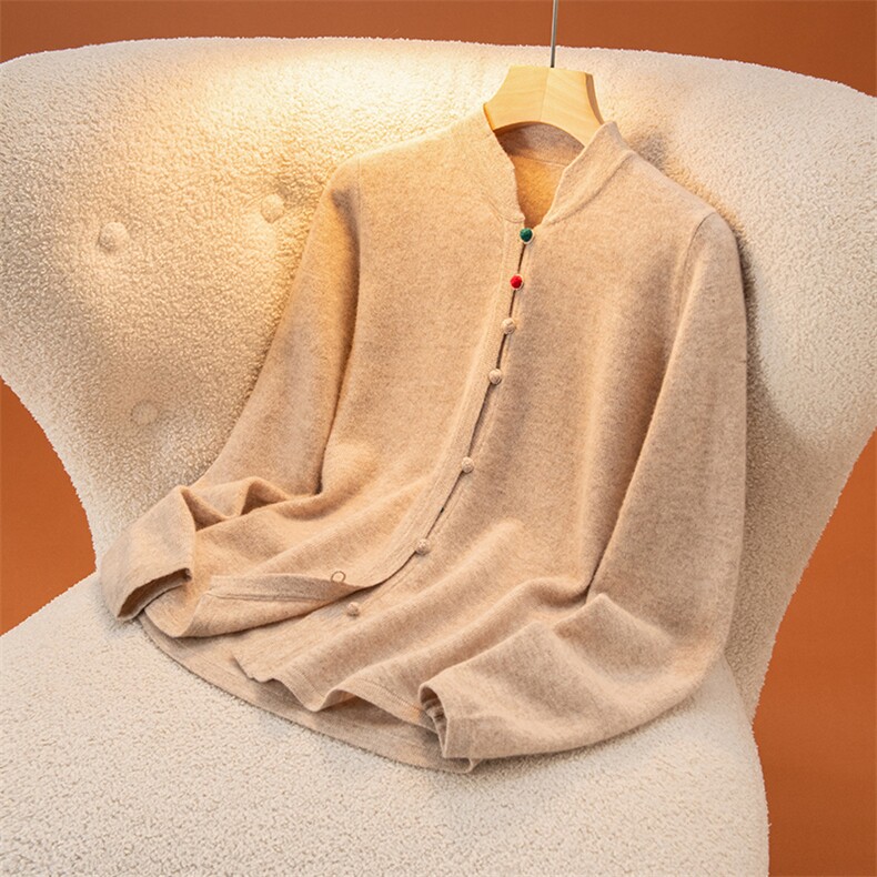 2025年秋季时尚百搭通勤简约休闲盘扣立领开衫，女装羊绒衫，盛世绒华