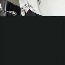 黑色